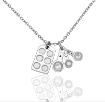 Quinnlyn & Co. Gifts for Mom Measuring Spoons Pendant Necklace, Funny Baking Pun Quote Card, Stainless Steel, 16 inches to 18 inches