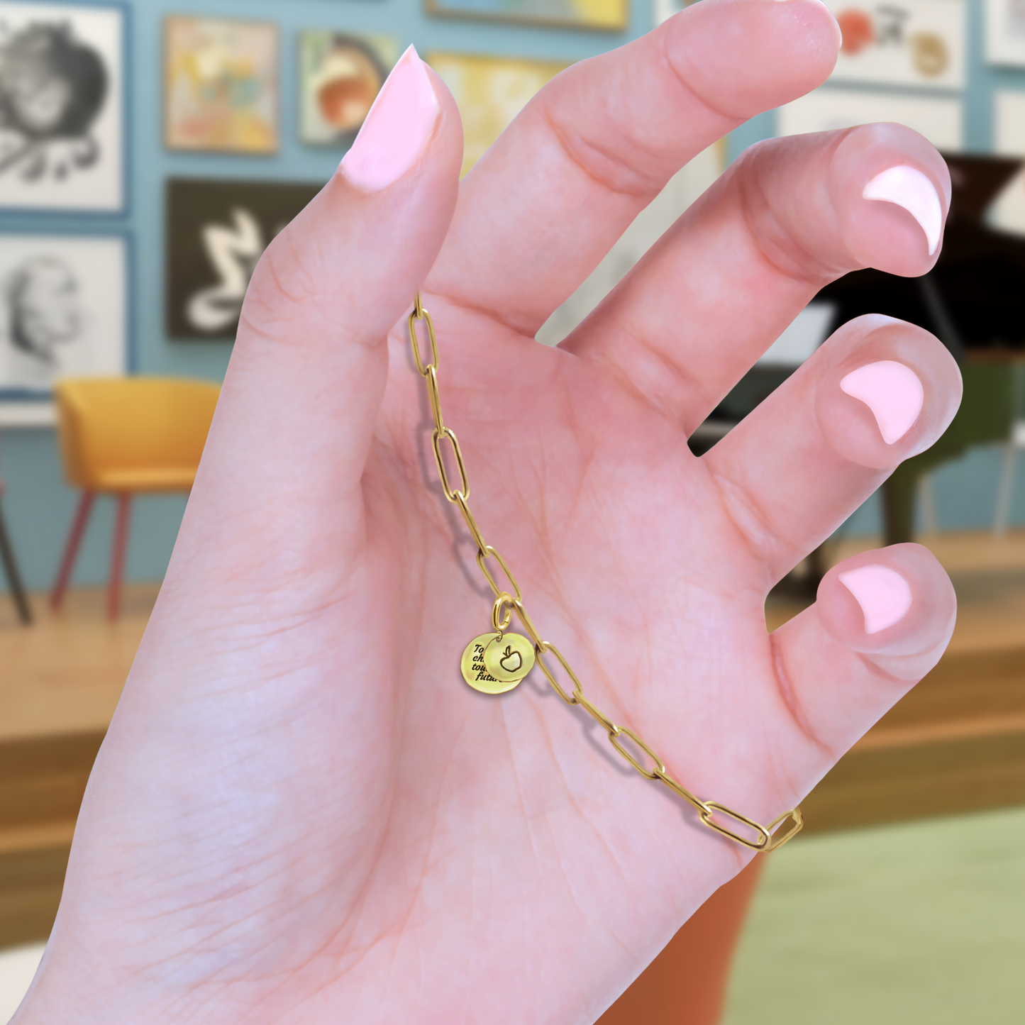 [PRE-ORDER] Elara Apple with "To Teach is to Touch the Future" Charm, Paper Clip Chain  – Legacy Apple, Teaching, Impact, Inspiration, Future, Generations, Teacher Appreciation Gifts - Gold, Silver🍎