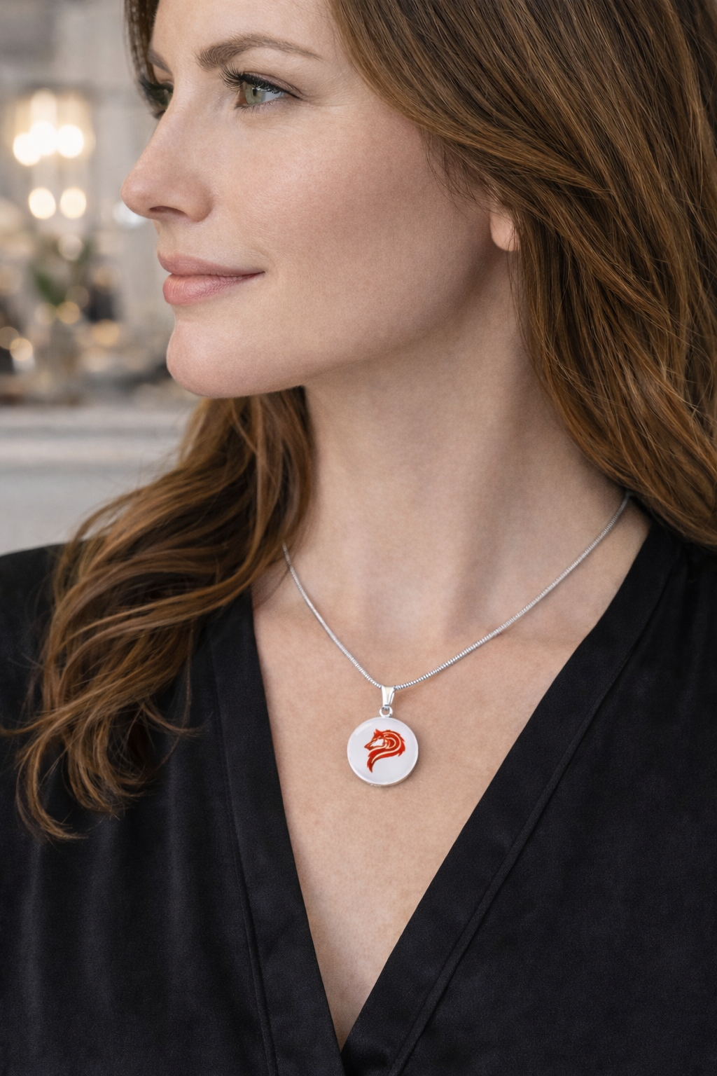 Luxury Circle Graphic Wolf Necklace – Symbol of Strength & Loyalty, Wolf Spirit Pendant, Meaningful Gift Jewelry for Her