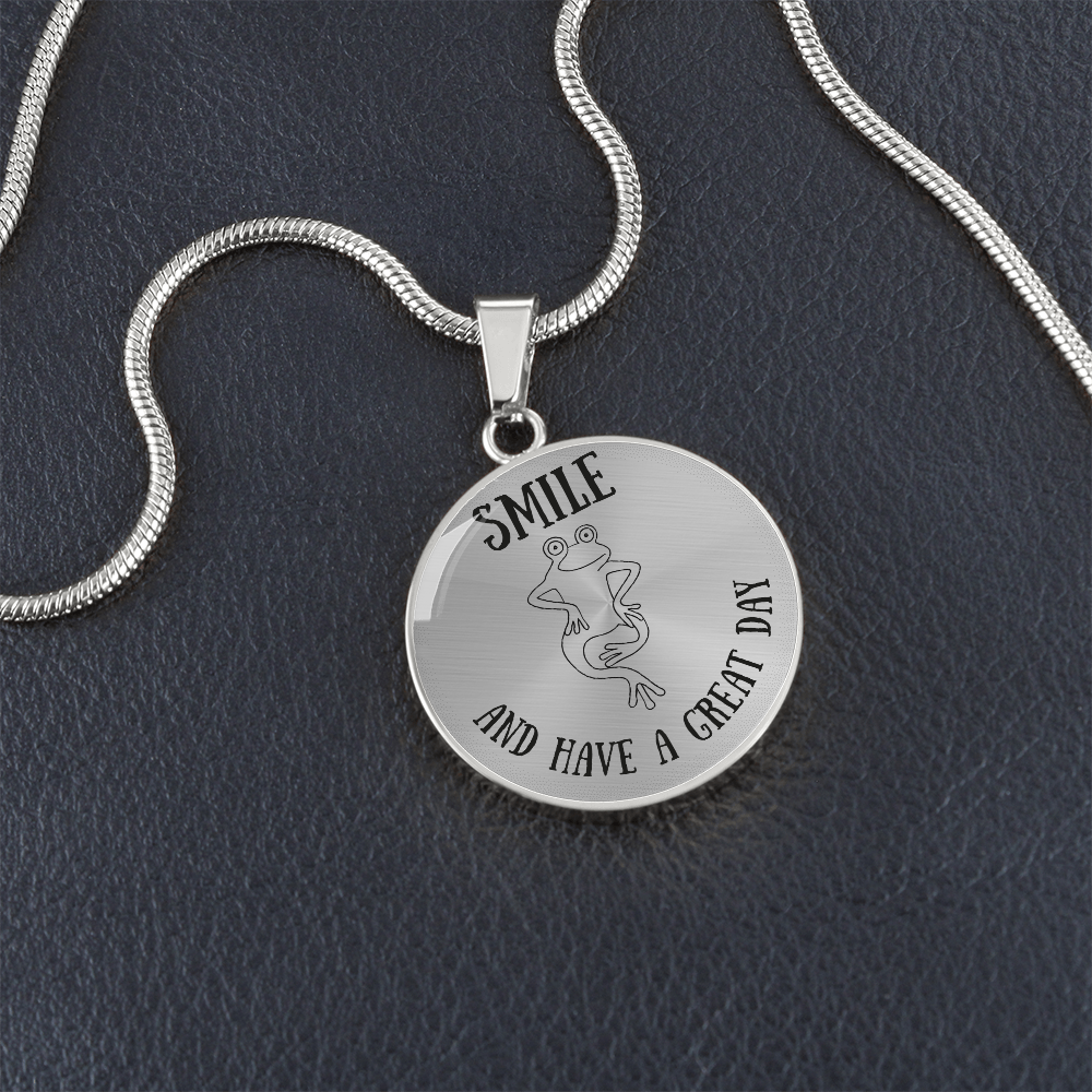 Frog Outline Circle Necklace – Minimalist Nature-Inspired Pendant Gift for Frog Lovers