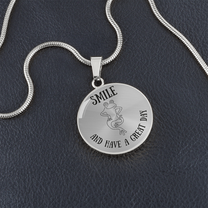 Frog Outline Circle Necklace – Minimalist Nature-Inspired Pendant Gift for Frog Lovers