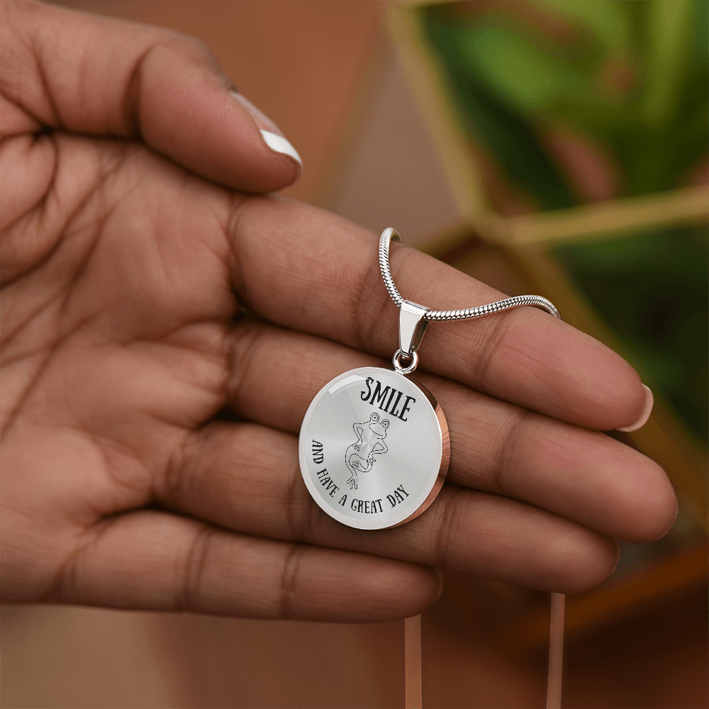 Frog Outline Circle Necklace – Minimalist Nature-Inspired Pendant Gift for Frog Lovers