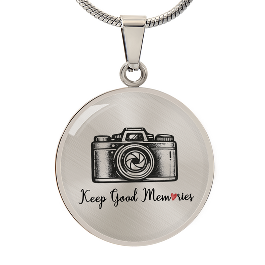 Luxury Circle Graphic Necklace – Ida Cute Vintage Camera Pendant, Photographer Gift Jewelry for Women, Minimal Camera Charm Necklace
