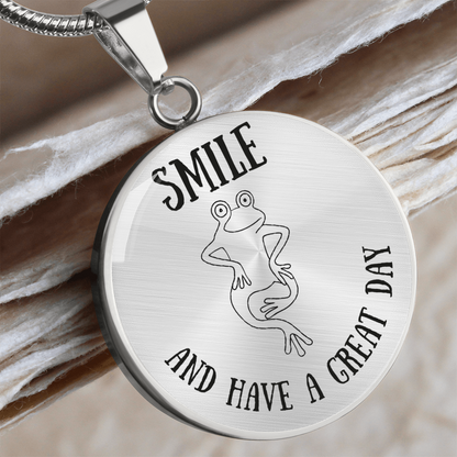 Frog Outline Circle Necklace – Minimalist Nature-Inspired Pendant Gift for Frog Lovers