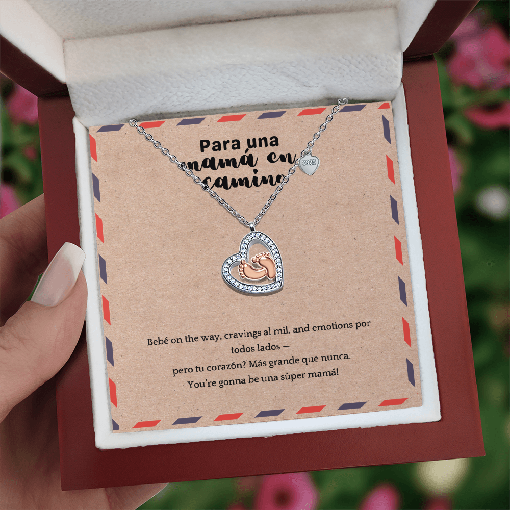 Baby Feet Heart Necklace para Mamá en Camino | Funny Spanglish Pregnancy Gift | New Mom Necklace | Baby Shower Jewelry