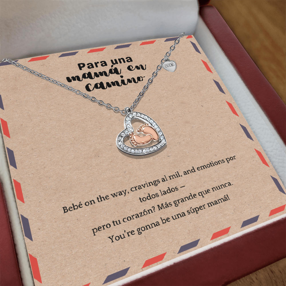 Baby Feet Heart Necklace para Mamá en Camino | Funny Spanglish Pregnancy Gift | New Mom Necklace | Baby Shower Jewelry