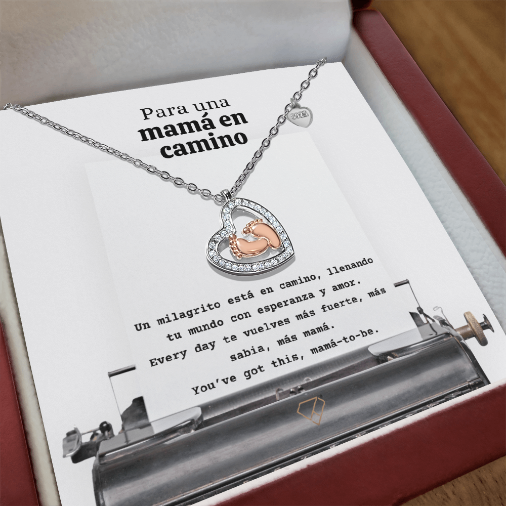 Baby Feet Heart Necklace para Mamá en Camino | Spanglish Pregnancy Gift | New Mom Necklace | Baby Shower Jewelry