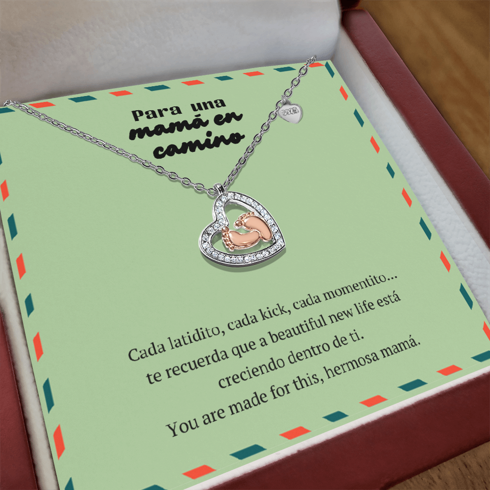 Baby Feet Heart Necklace para Mamá en Camino | Spanglish Pregnancy Gift | New Mom Necklace | Baby Shower Jewelry