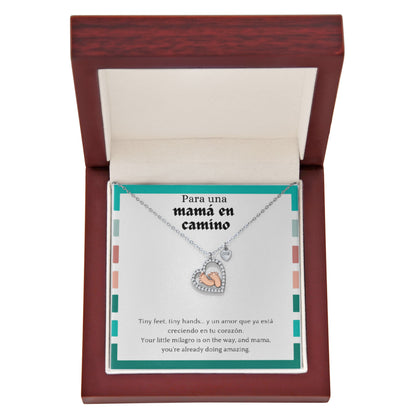 Baby Feet Heart Necklace para Mamá en Camino | Spanglish Pregnancy Gift | New Mom Necklace | Baby Shower Jewelry