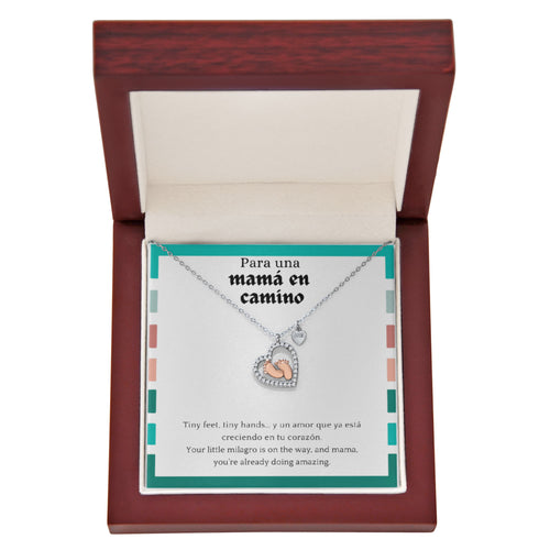 Baby Feet Heart Necklace para Mamá en Camino | Spanglish Pregnancy Gift | New Mom Necklace | Baby Shower Jewelry
