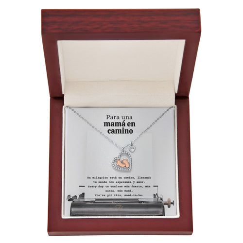 Baby Feet Heart Necklace para Mamá en Camino | Spanglish Pregnancy Gift | New Mom Necklace | Baby Shower Jewelry