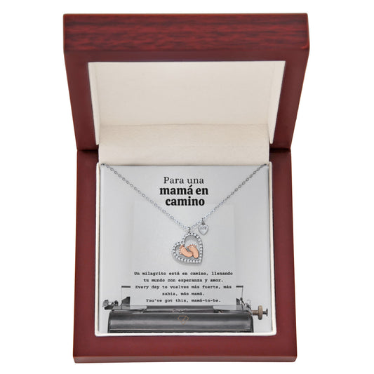 Baby Feet Heart Necklace para Mamá en Camino | Spanglish Pregnancy Gift | New Mom Necklace | Baby Shower Jewelry